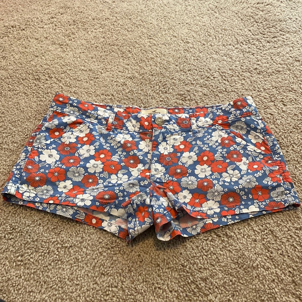 Hollister size 5